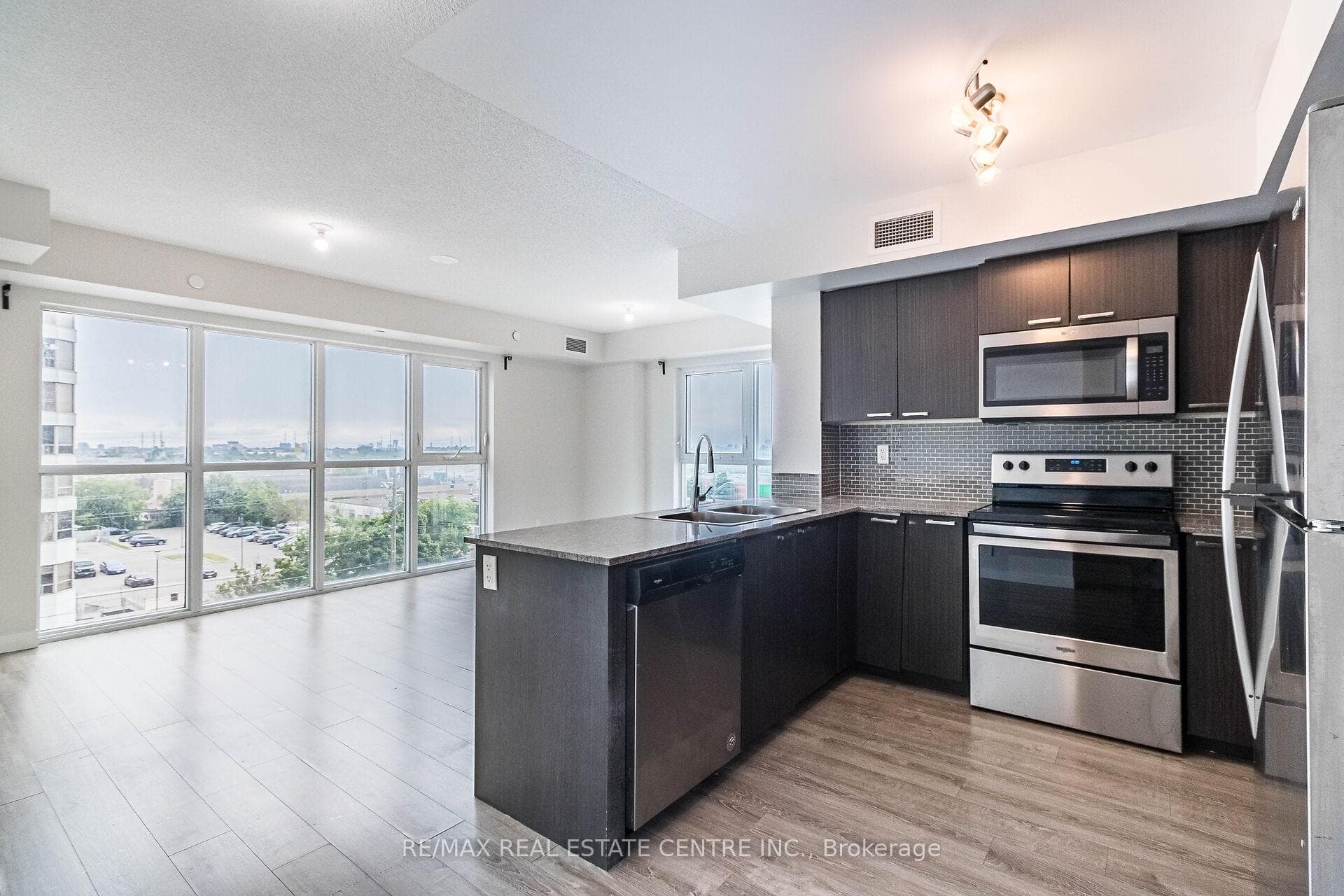 2152 Lawrence Avenue Unit 608 photo 16