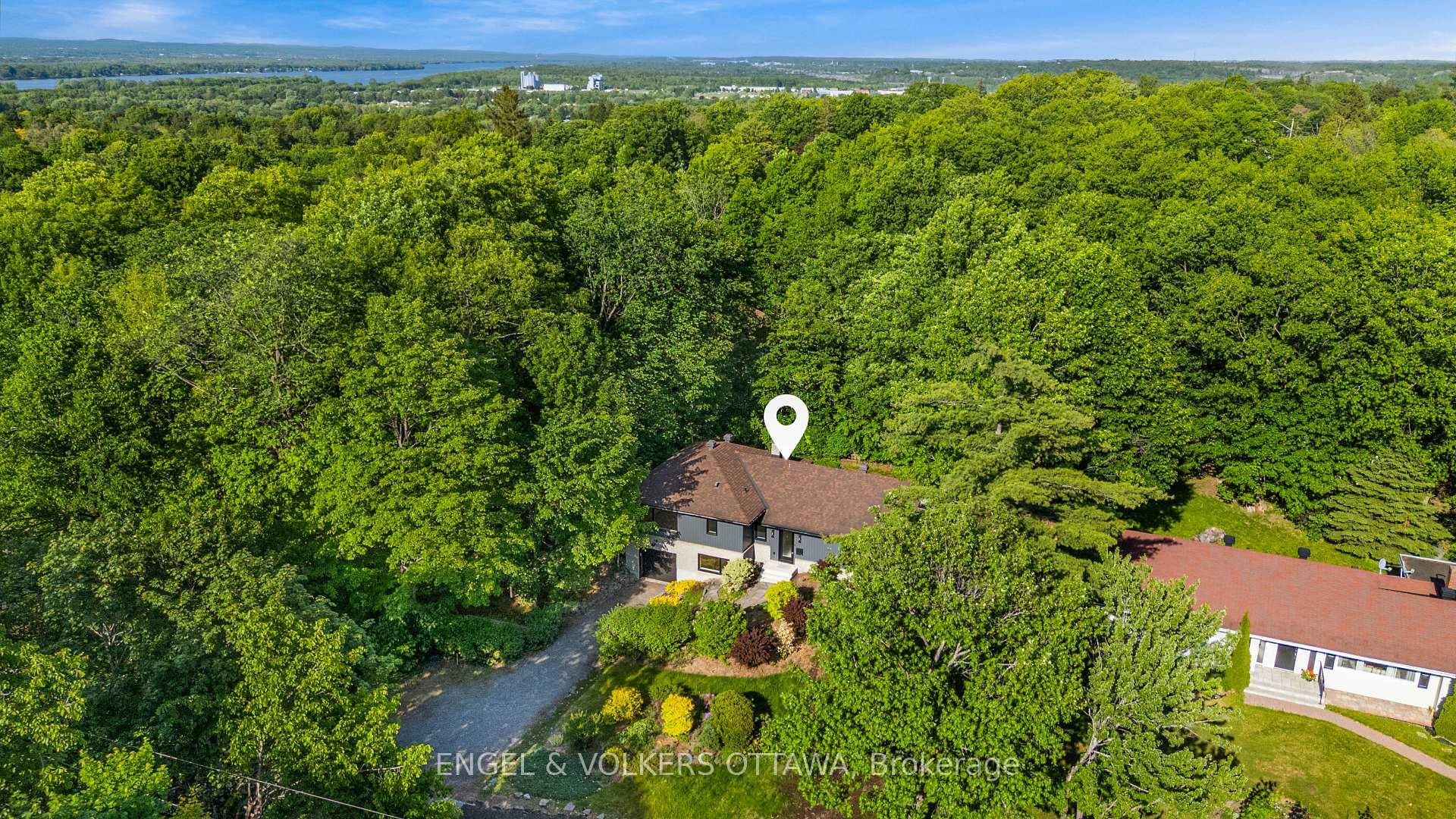 1 Amberly Place photo 25