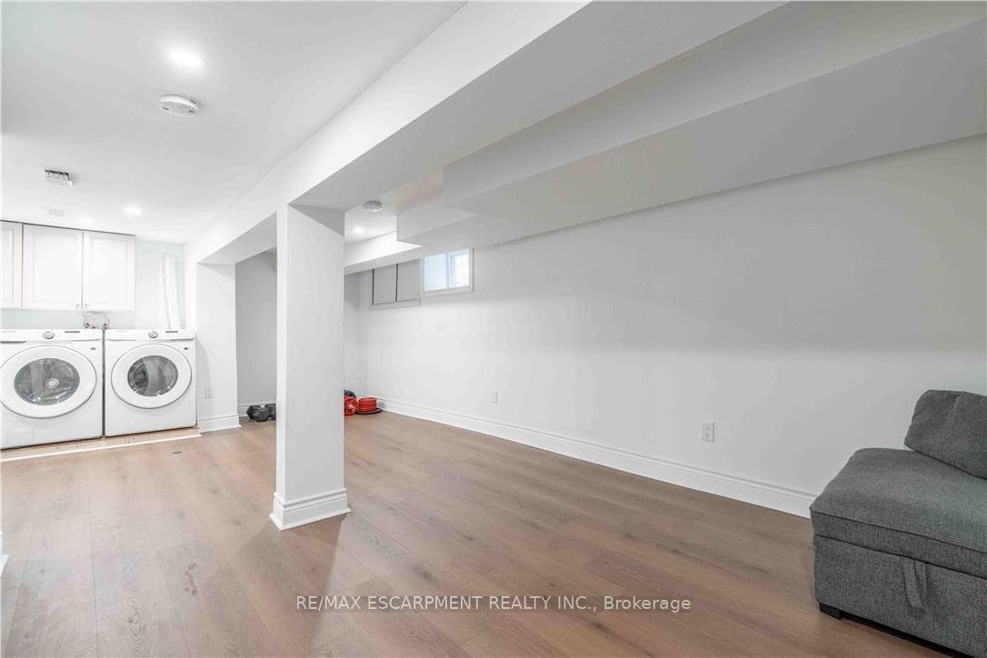 195 Wood Street photo 20