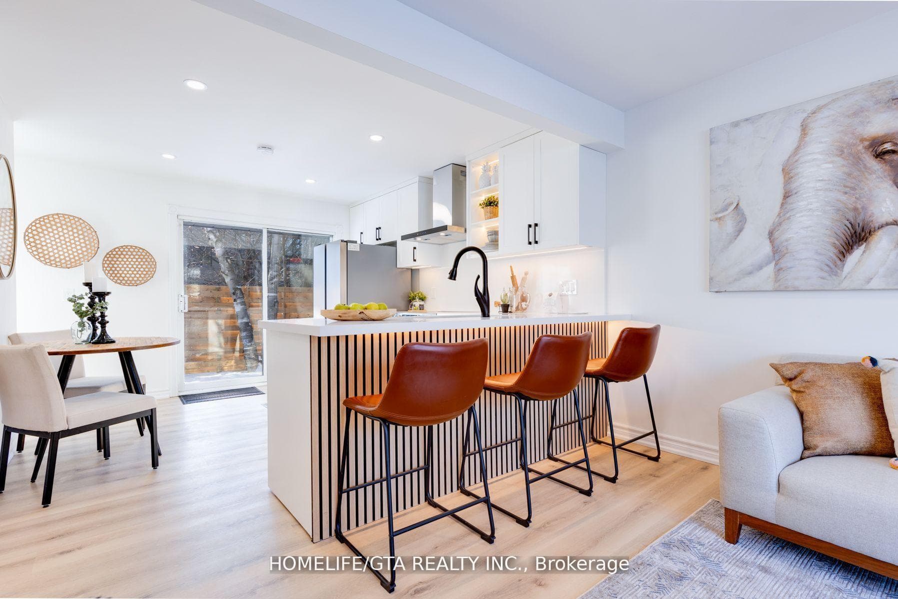 835 Sherbrooke Street photo 8