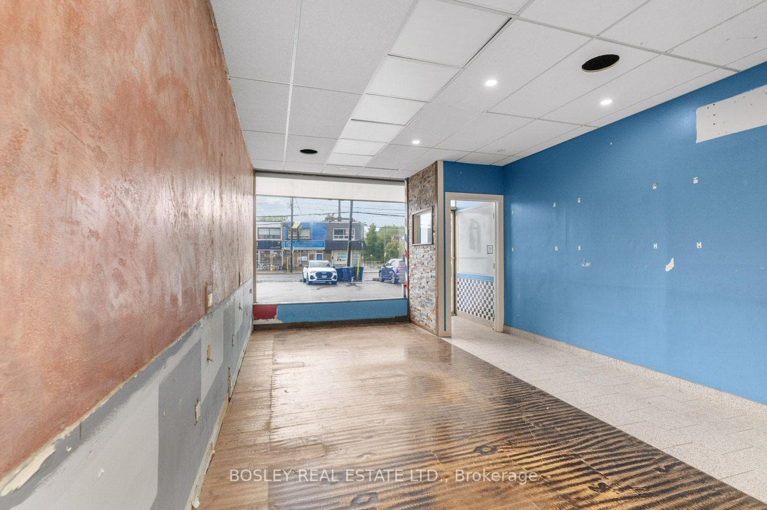 3524 Bathurst Street photo 4