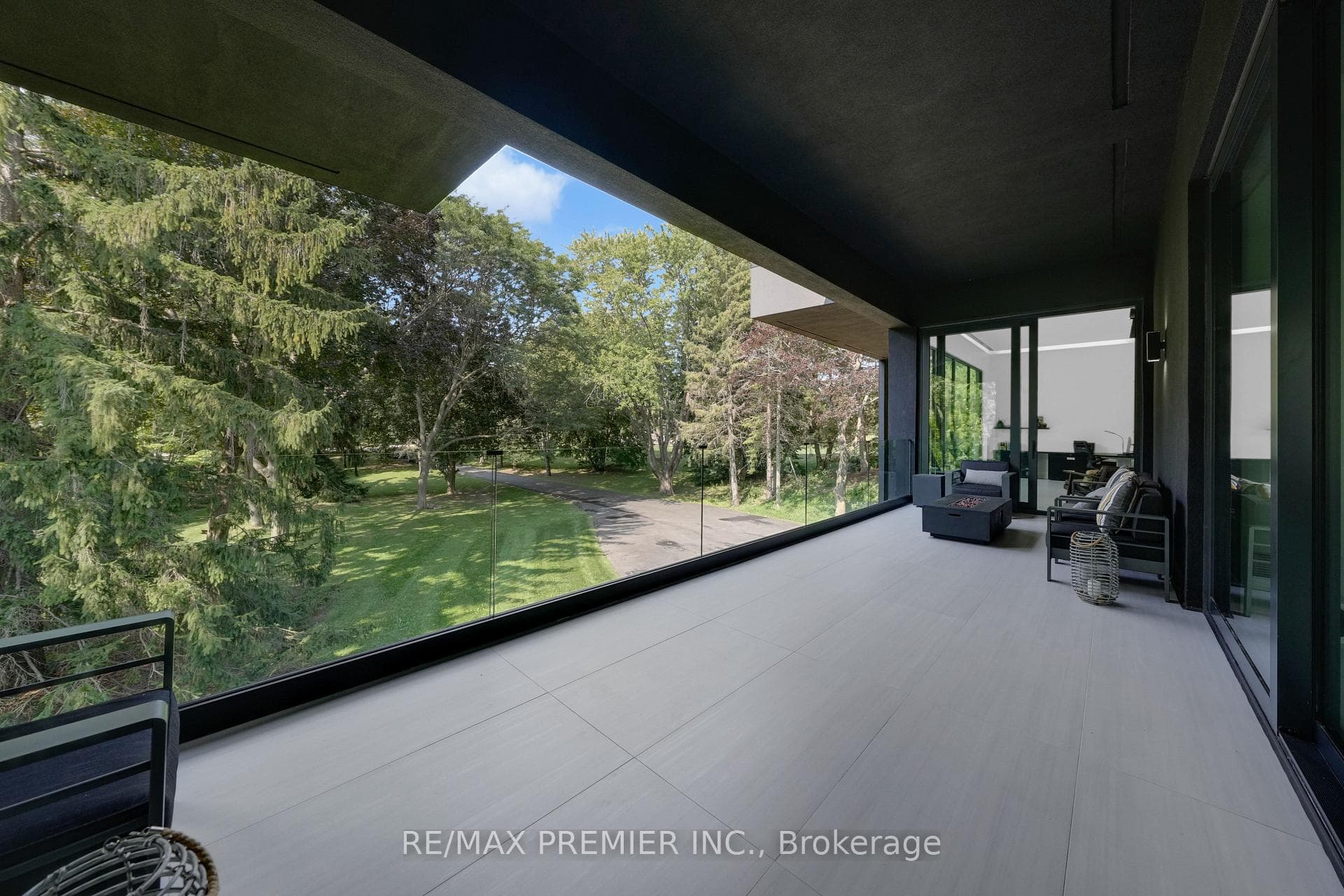 350 Kingscross Drive photo 31