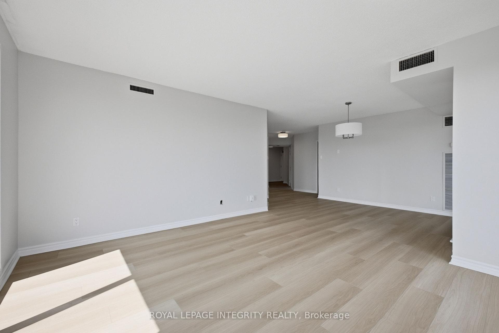 545 St Laurent Boulevard Unit 1207 photo 17
