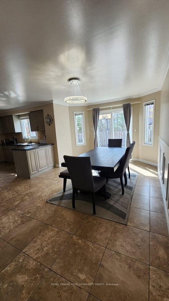 4 Pickett Crescent photo 10