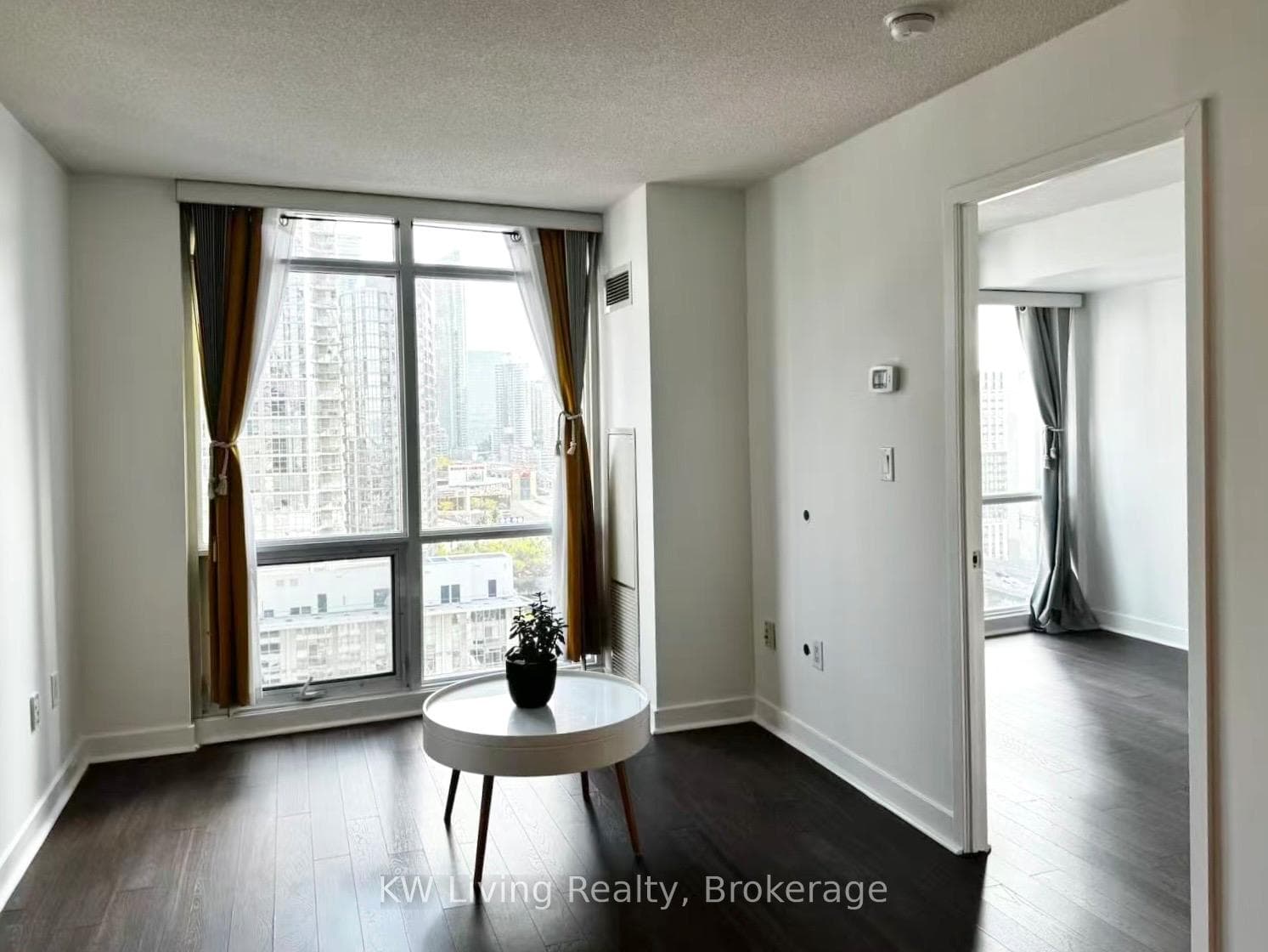 15 Fort York Boulevard Unit 2109 photo 8