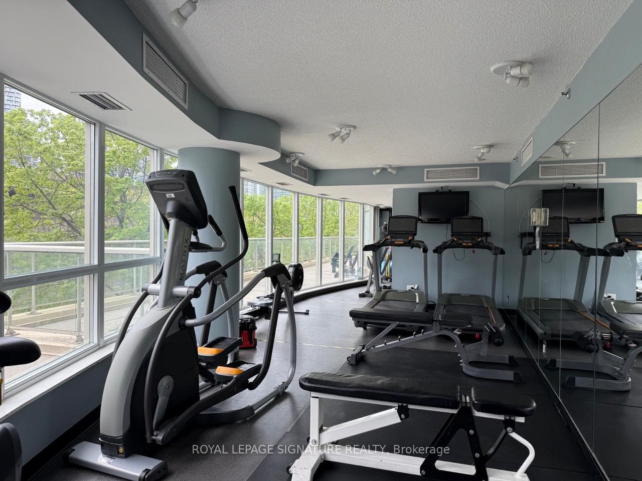 550 Queens Quay Unit 606 photo 16