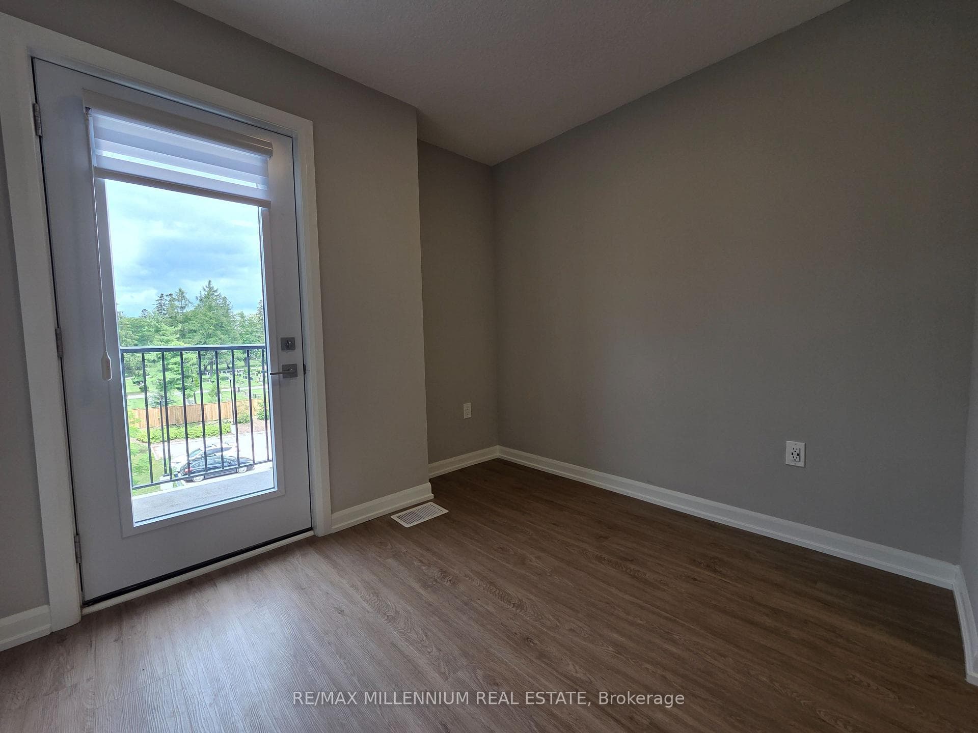 708 Woolwich Street Unit 103 photo 22