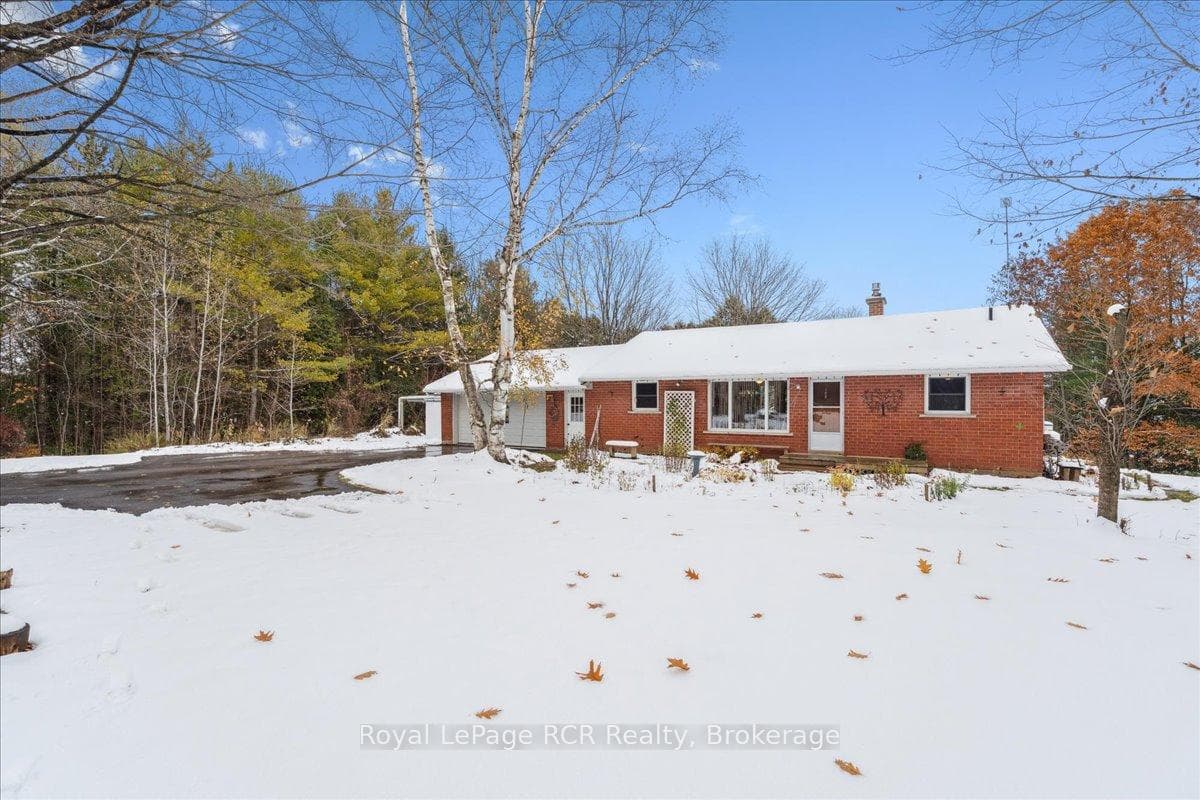 202 Gore Crescent photo 1