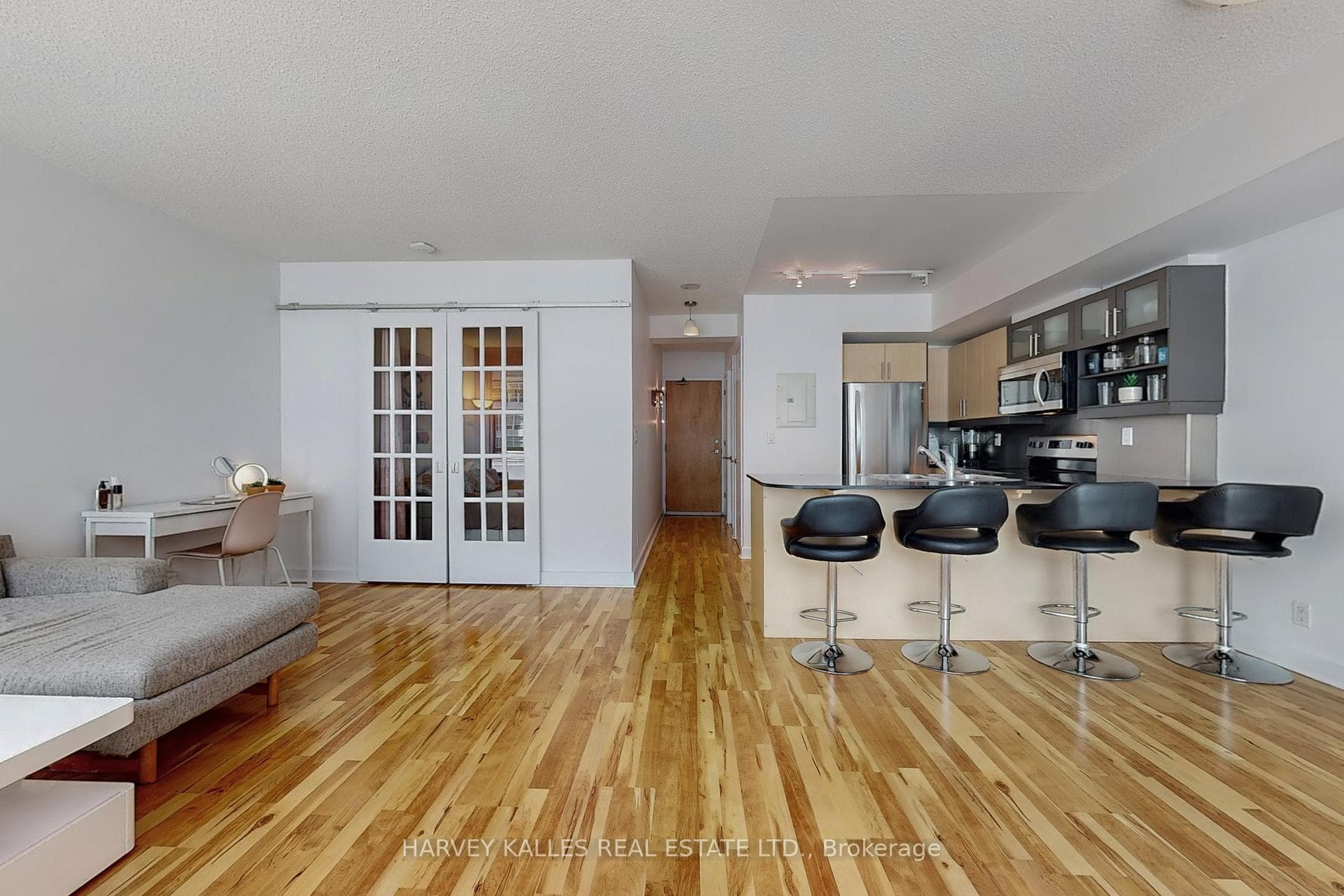 350 Wellington Street Unit 319 photo 11