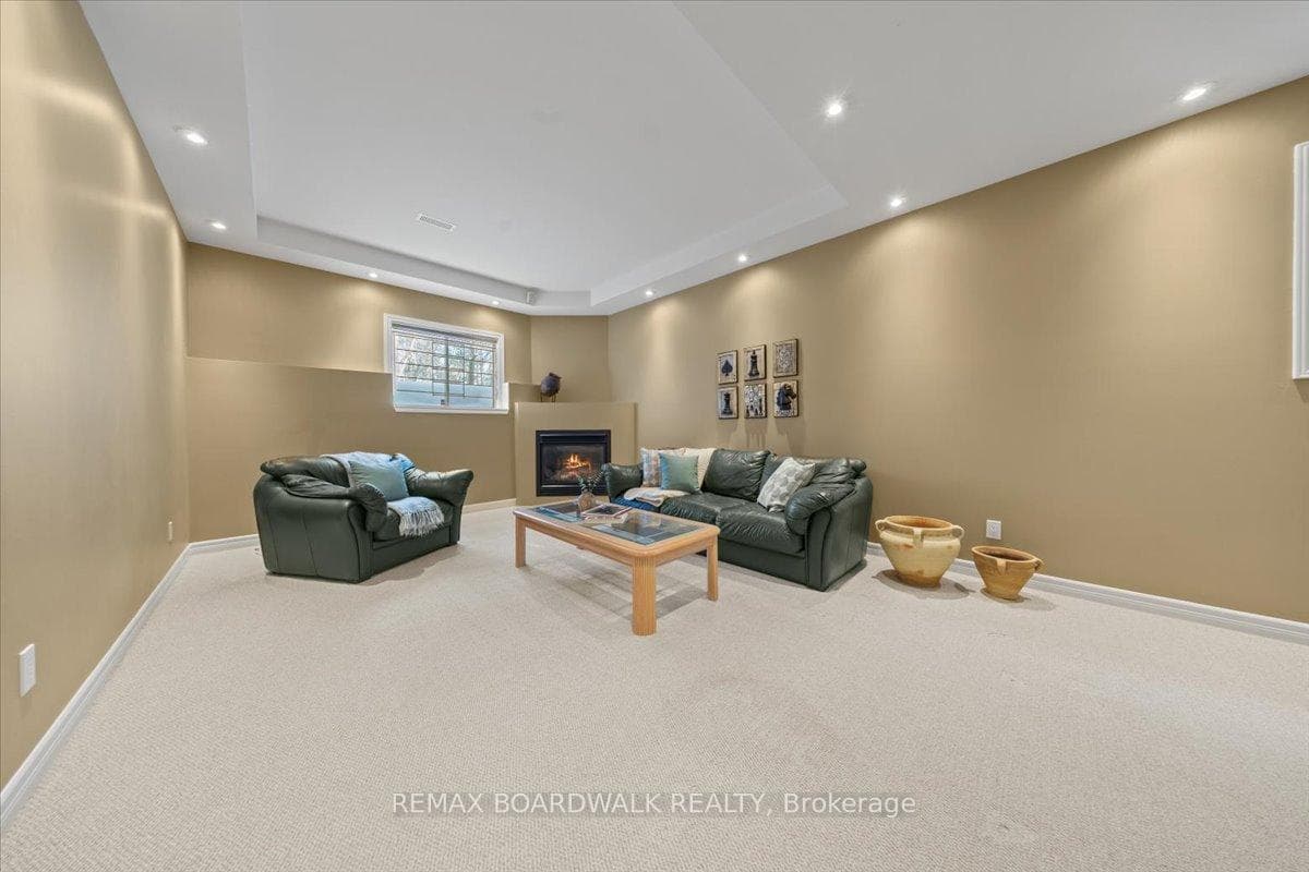 1367 Talcy Crescent photo 37