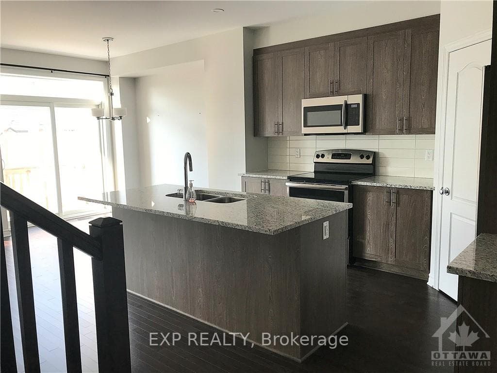 587 EGRET Way photo 3