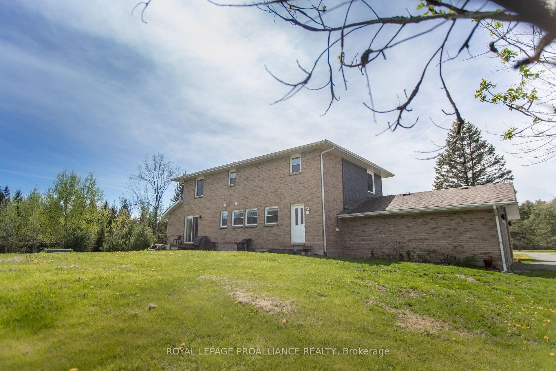 2130 Arne Crescent photo 36