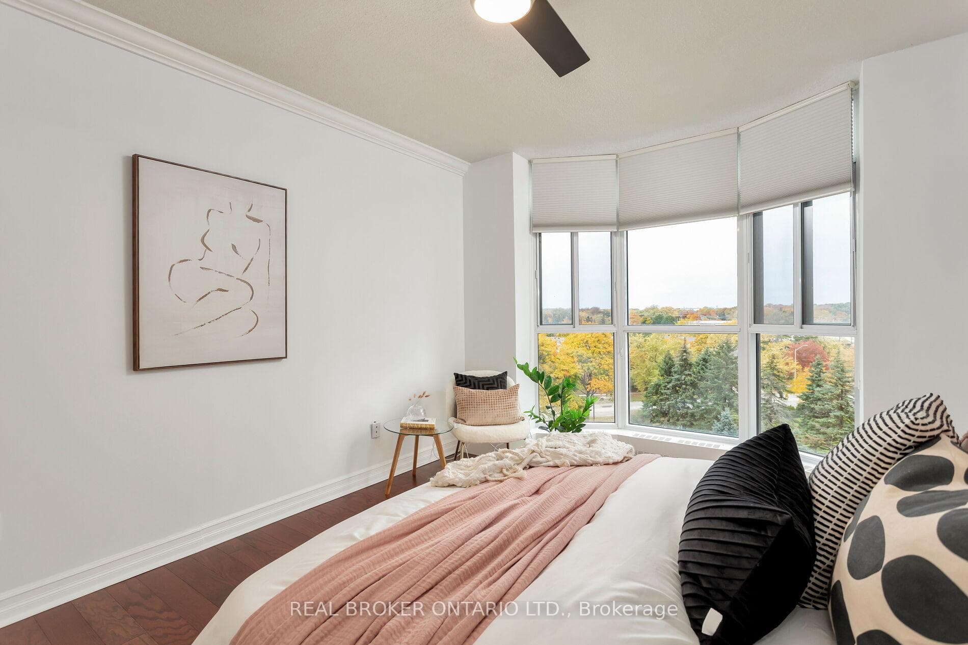 5250 Lakeshore Road Unit 607 photo 29