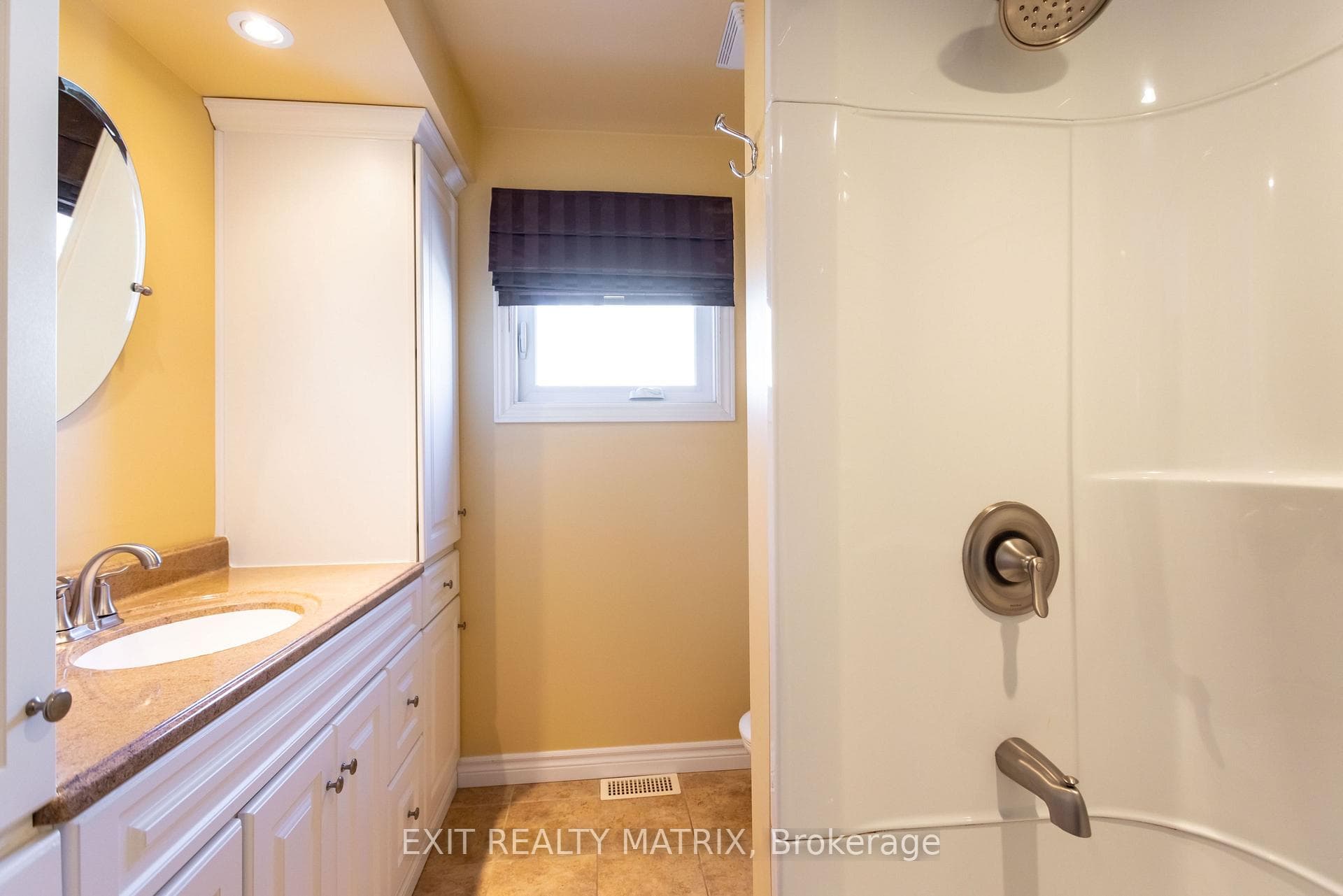 27 Parklands Avenue photo 26