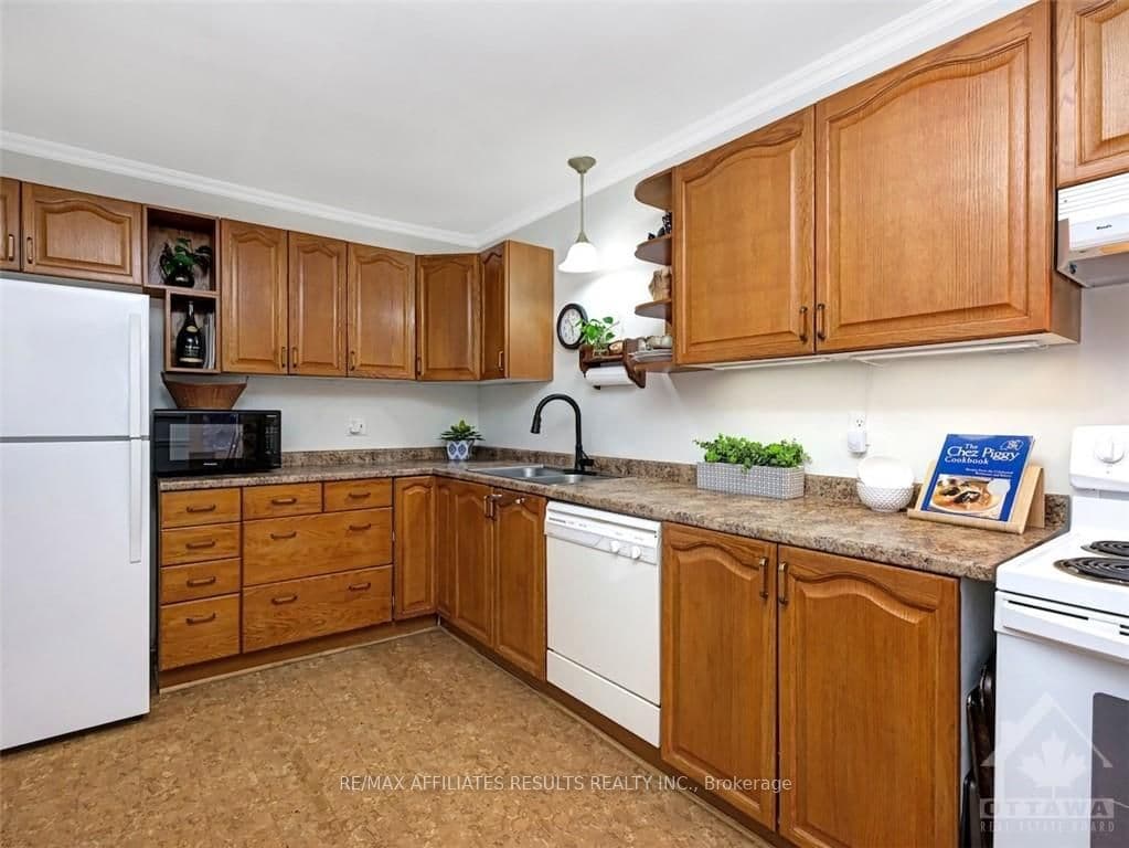 4 SELYE Crescent photo 12