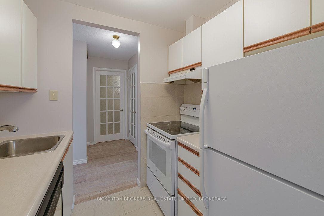 550 Talbot Place Unit 301 photo 14