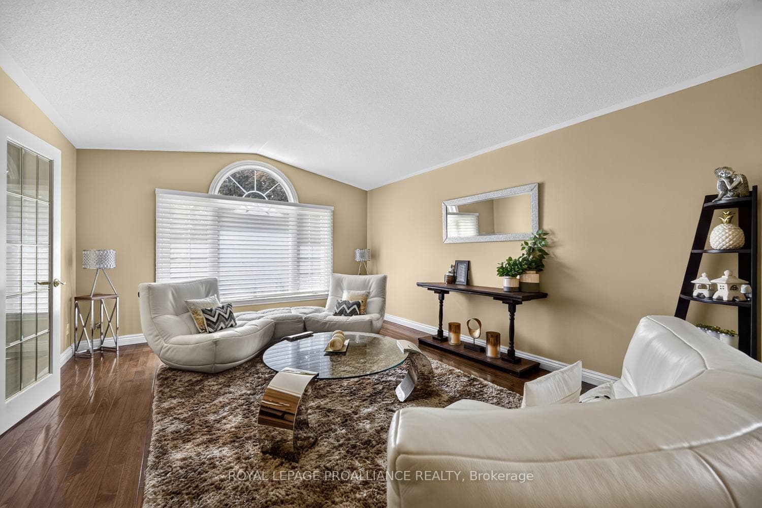 1099 Bridlewood Drive photo 4