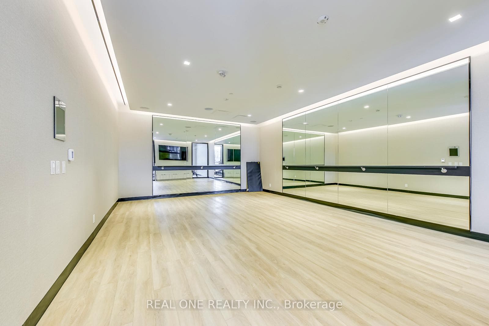 2020 Bathurst Street Unit 1520 photo 35