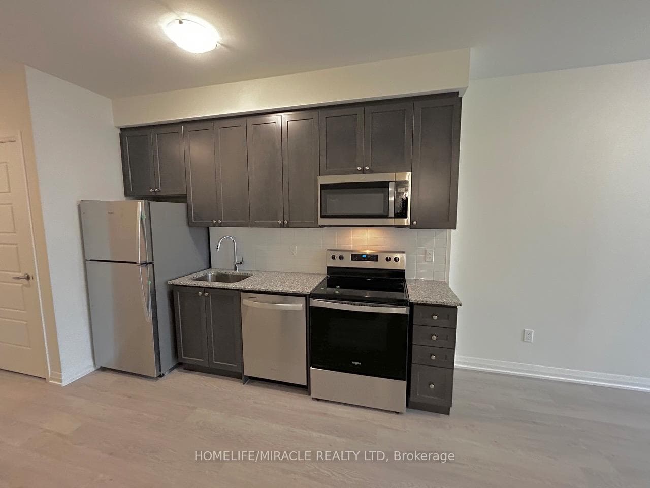 1415 Dundas Street Unit 611 photo 5
