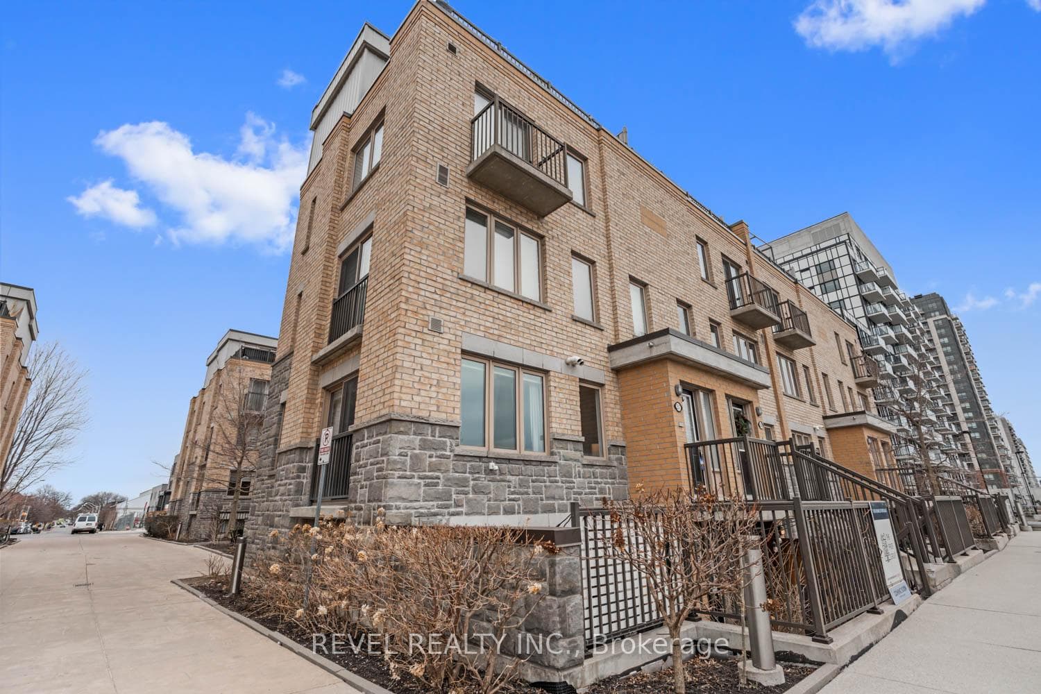 8 Foundry Avenue Unit 157 photo 27
