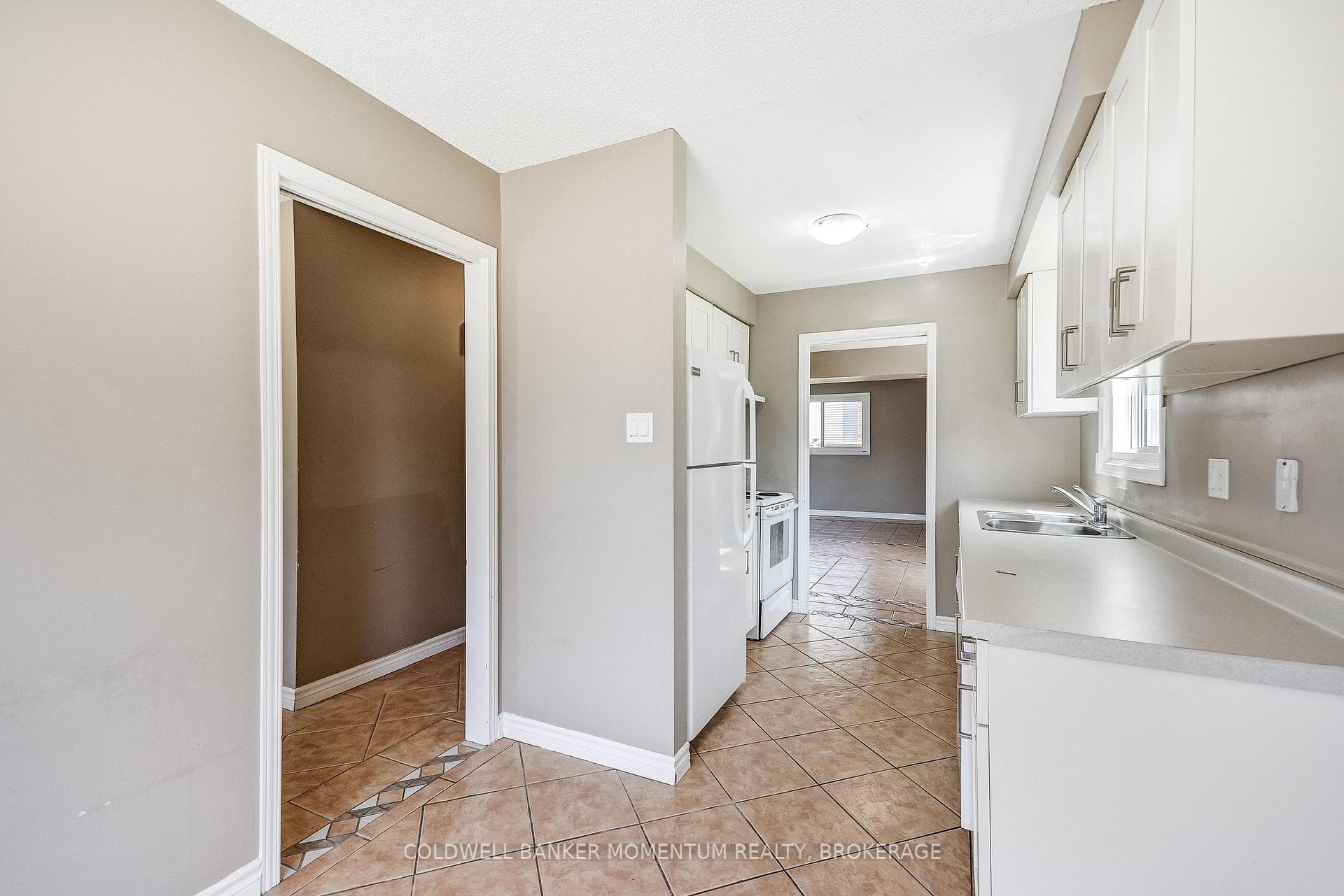 6 Conroy Crescent photo 12