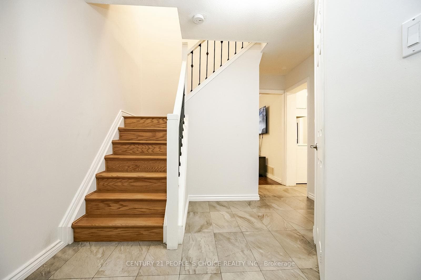 240 Simmons Boulevard photo 7