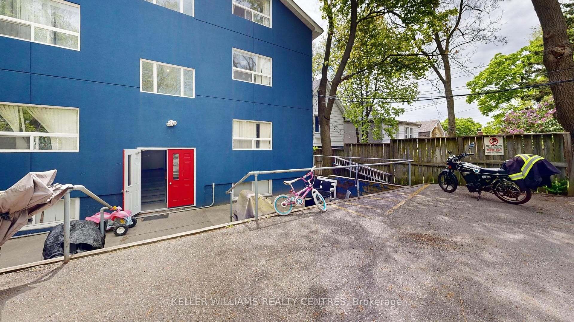 10 Ivy Avenue photo 4