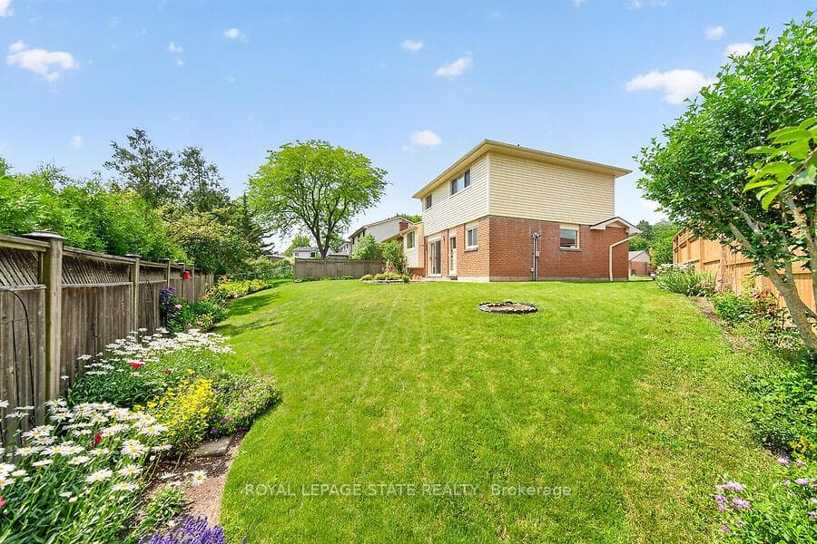7 Elizabeth Court photo 34