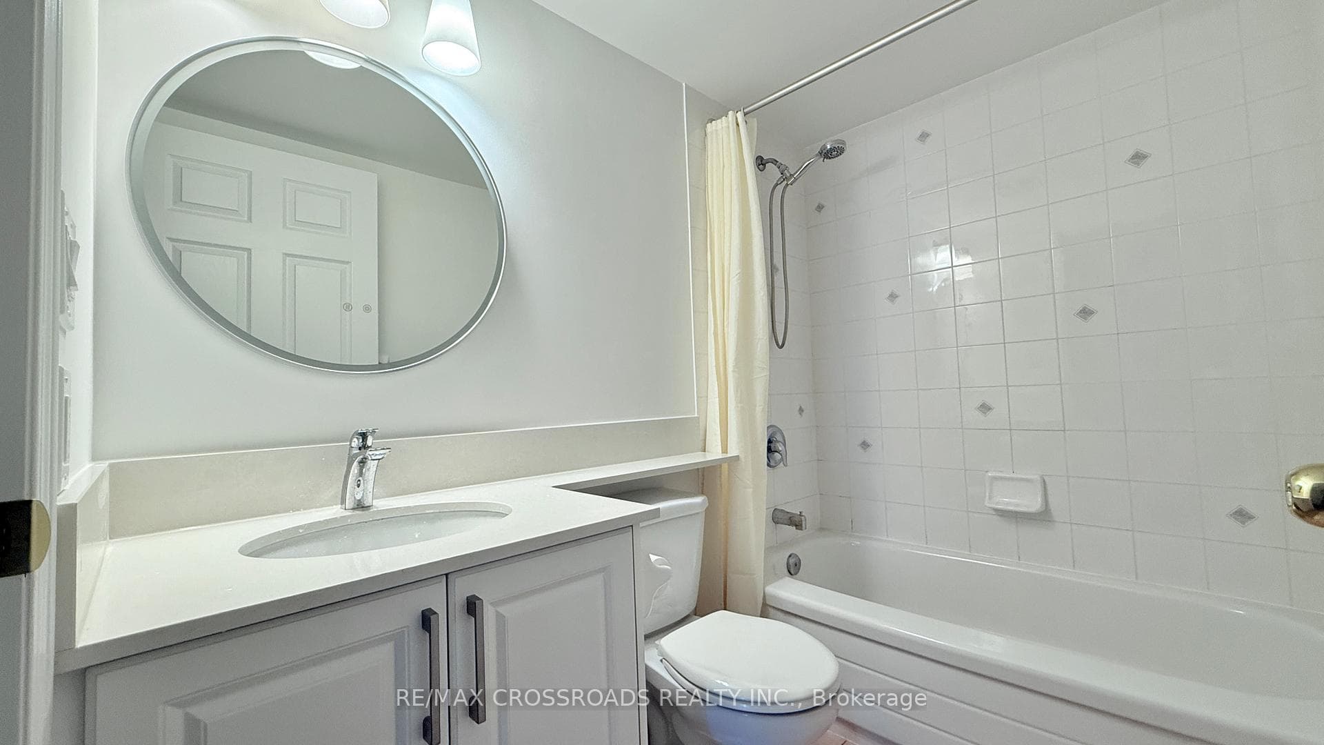 8 Pemberton Avenue Unit 705 photo 17
