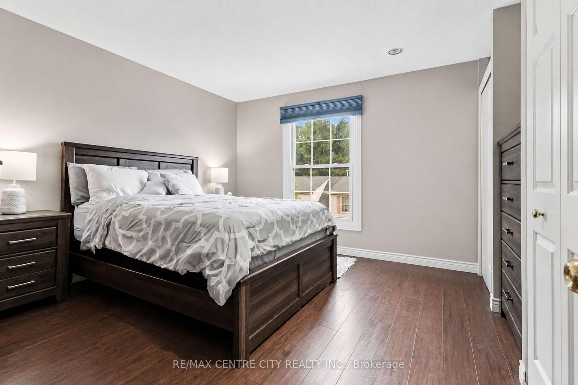 423 Everglade Crescent photo 18
