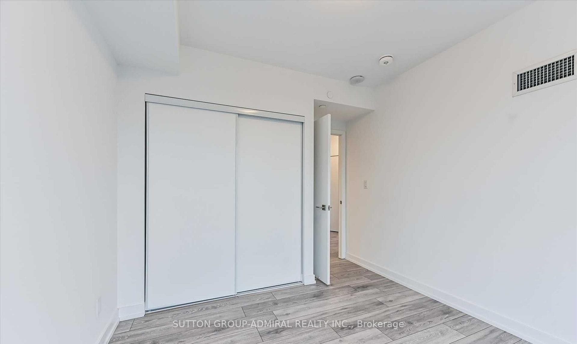 159 Wellesley Street Unit 1703 photo 18
