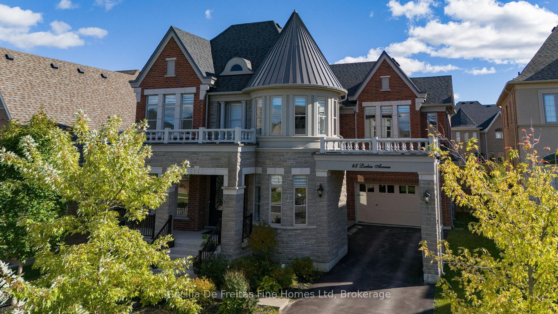 45 Larkin Avenue photo 2