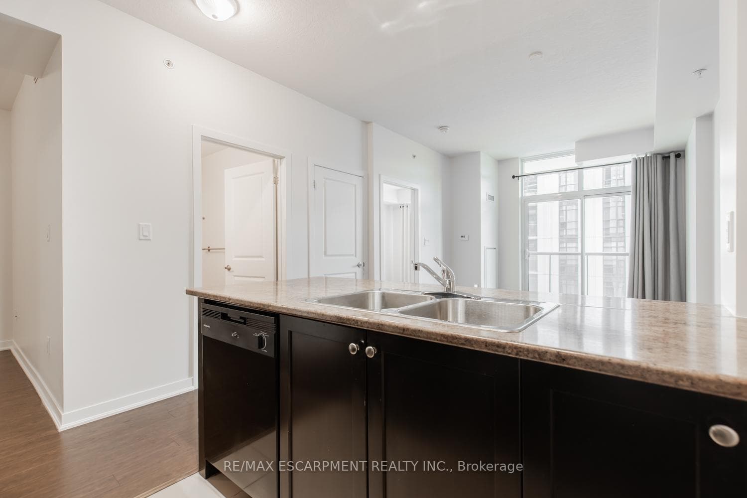 85 Robinson Street Unit 601 photo 13