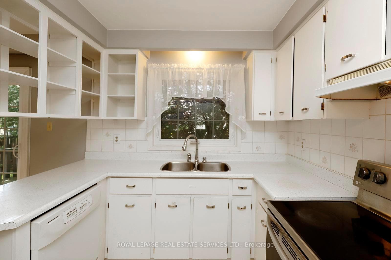 1492 Hillgrove Road photo 19