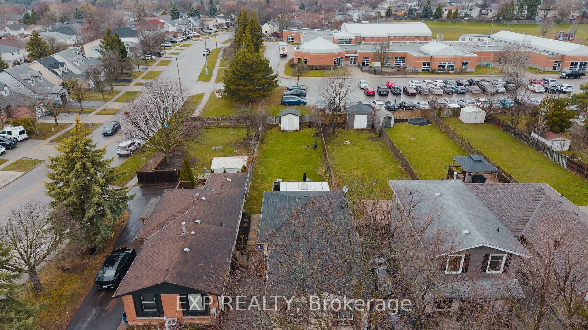 160 Carter Crescent photo 38