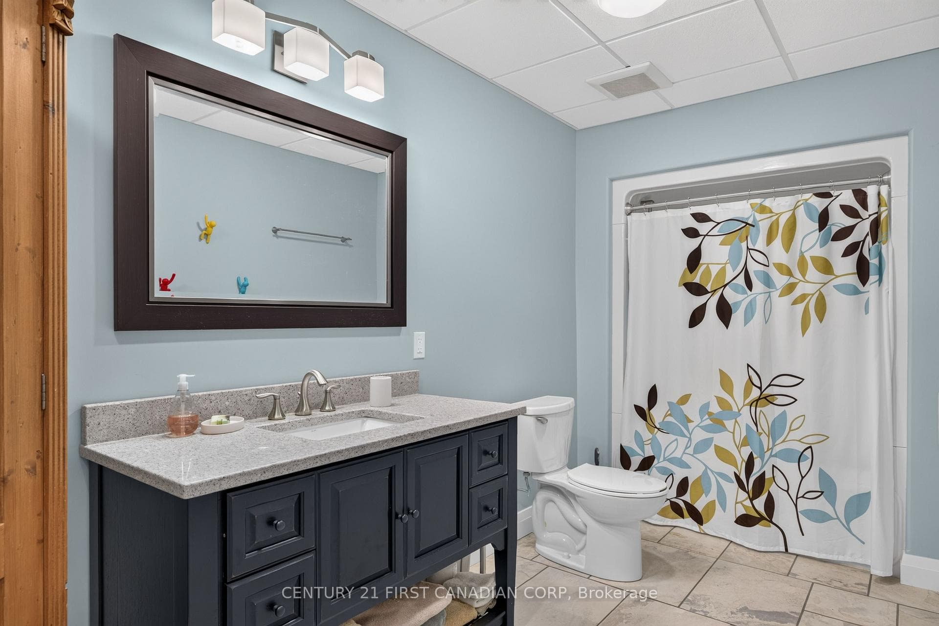 Lower 4 piece bathroom