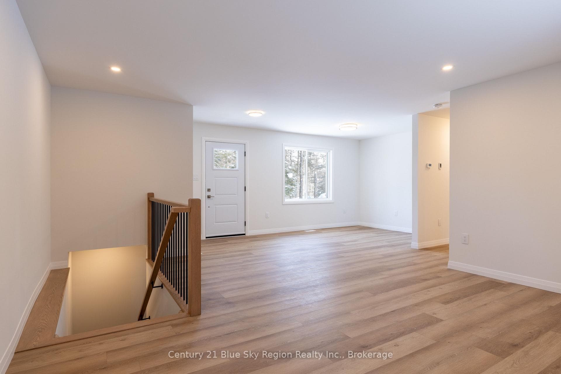 113 RIVERSIDE Drive photo 5