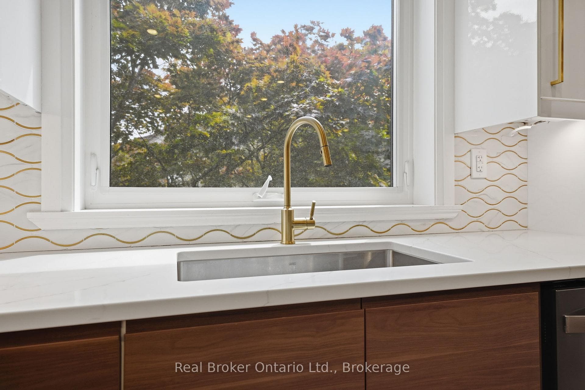 58 ROSSLYN Avenue Unit Unit 2 photo 10