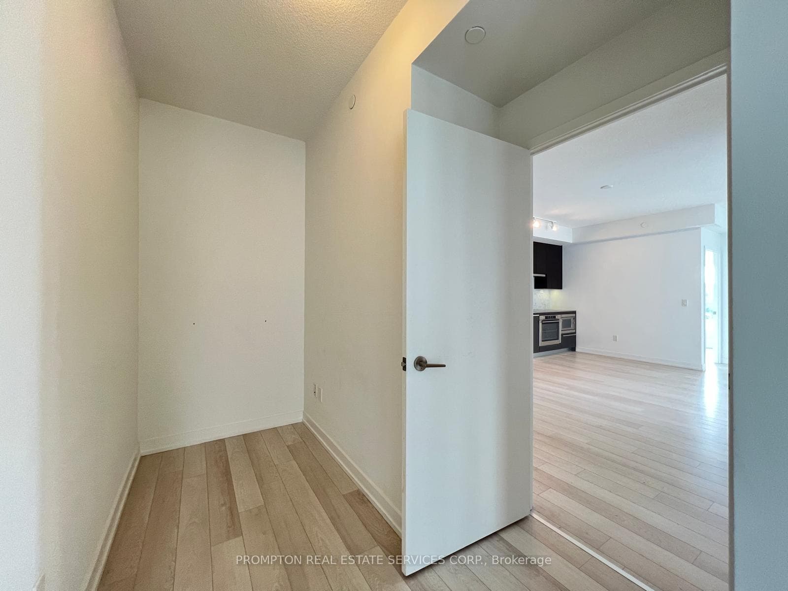 115 Mcmahon Drive Unit 511 photo 9
