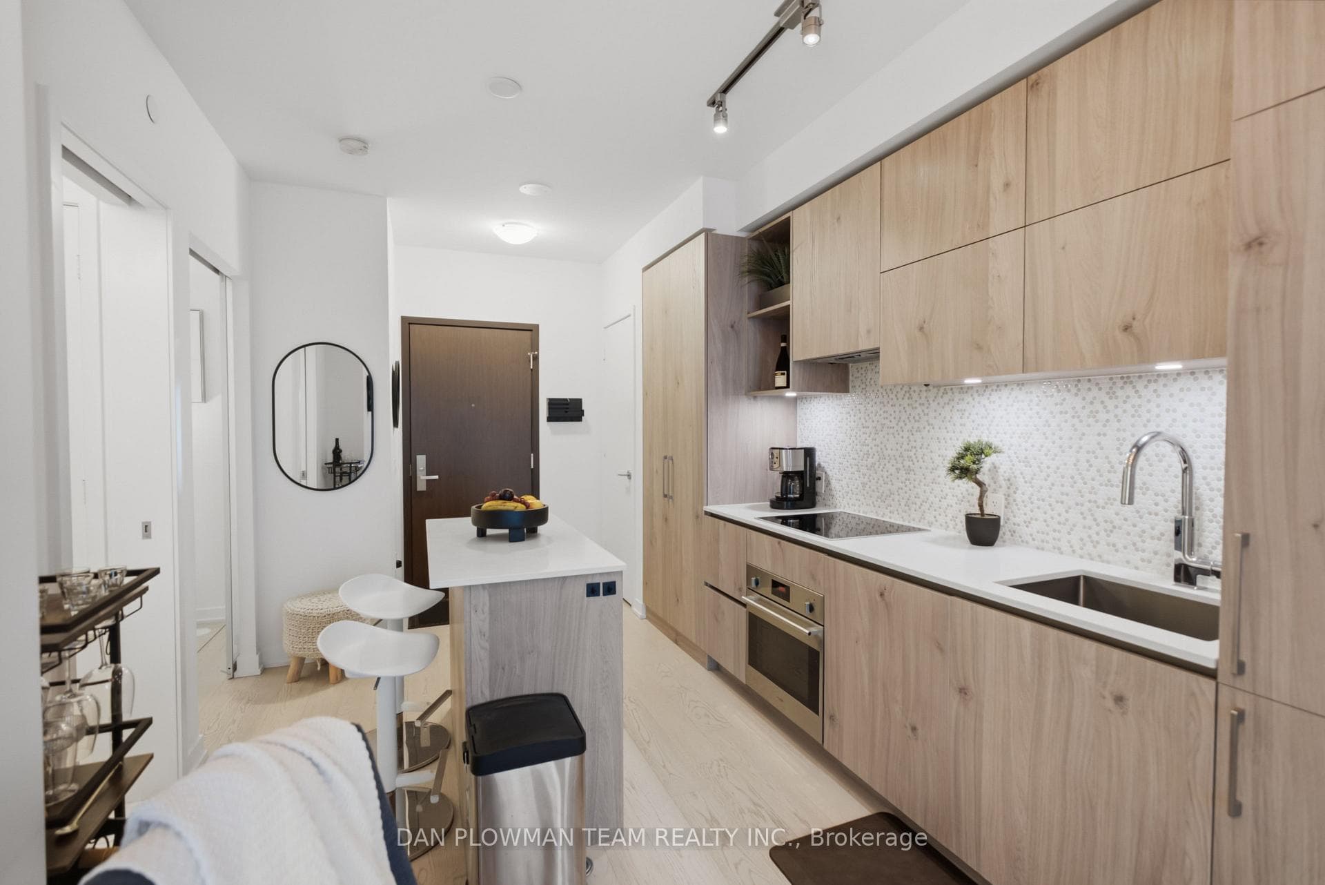 1 Yorkville Avenue Unit 901 photo 3