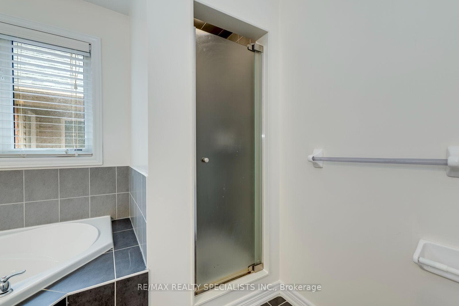 20 Wellman Crescent photo 32