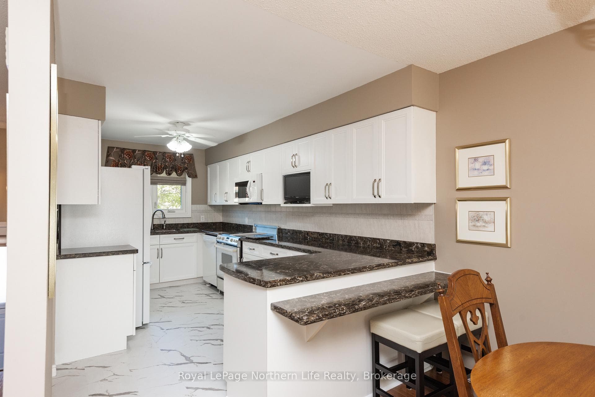 624 Lakeshore Drive Unit 22 photo 12