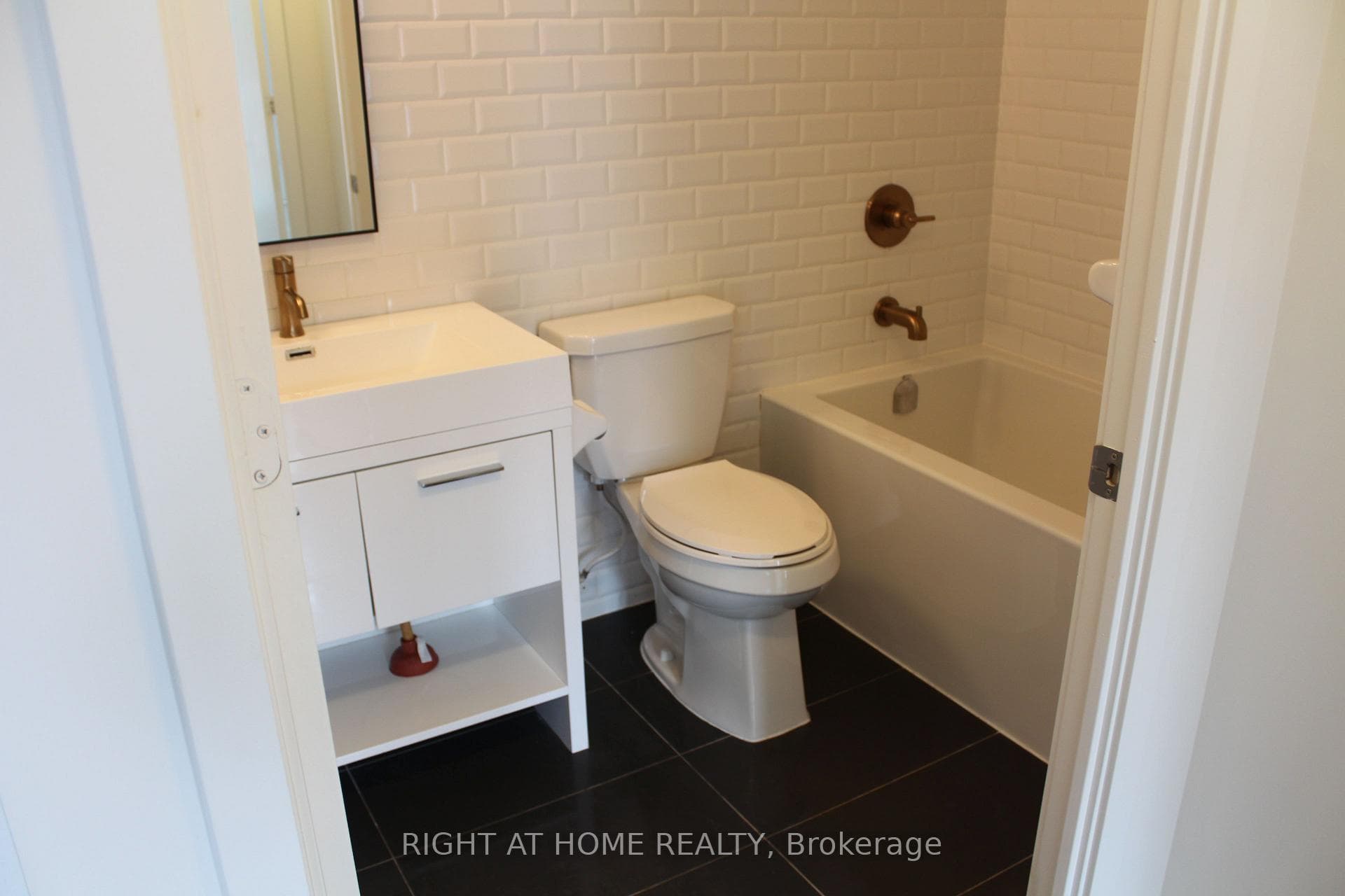106 Dovercourt Road Unit 418 photo 9