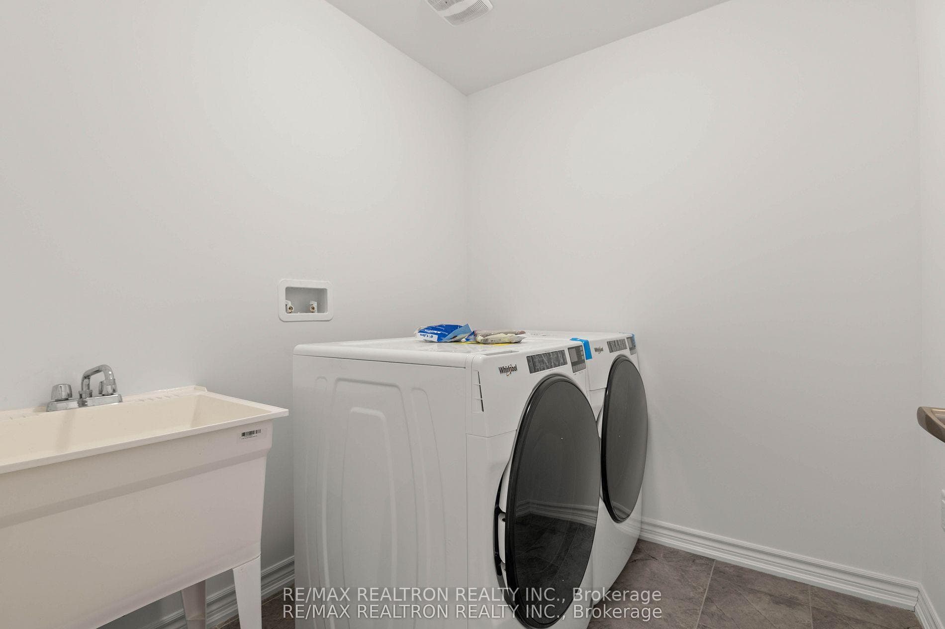 434 Vandusen Avenue photo 41