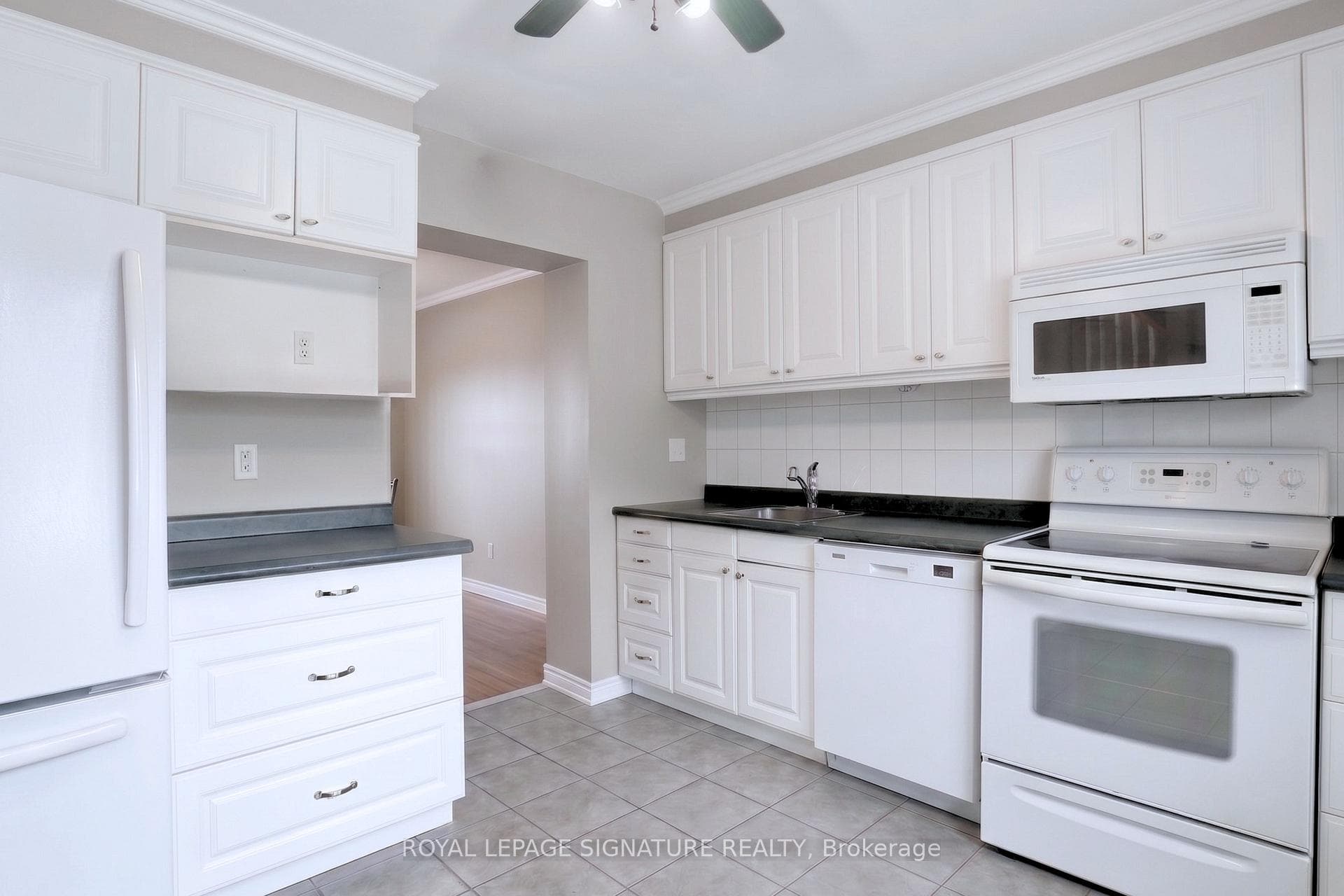 98 Falconer Drive Unit 41 photo 3