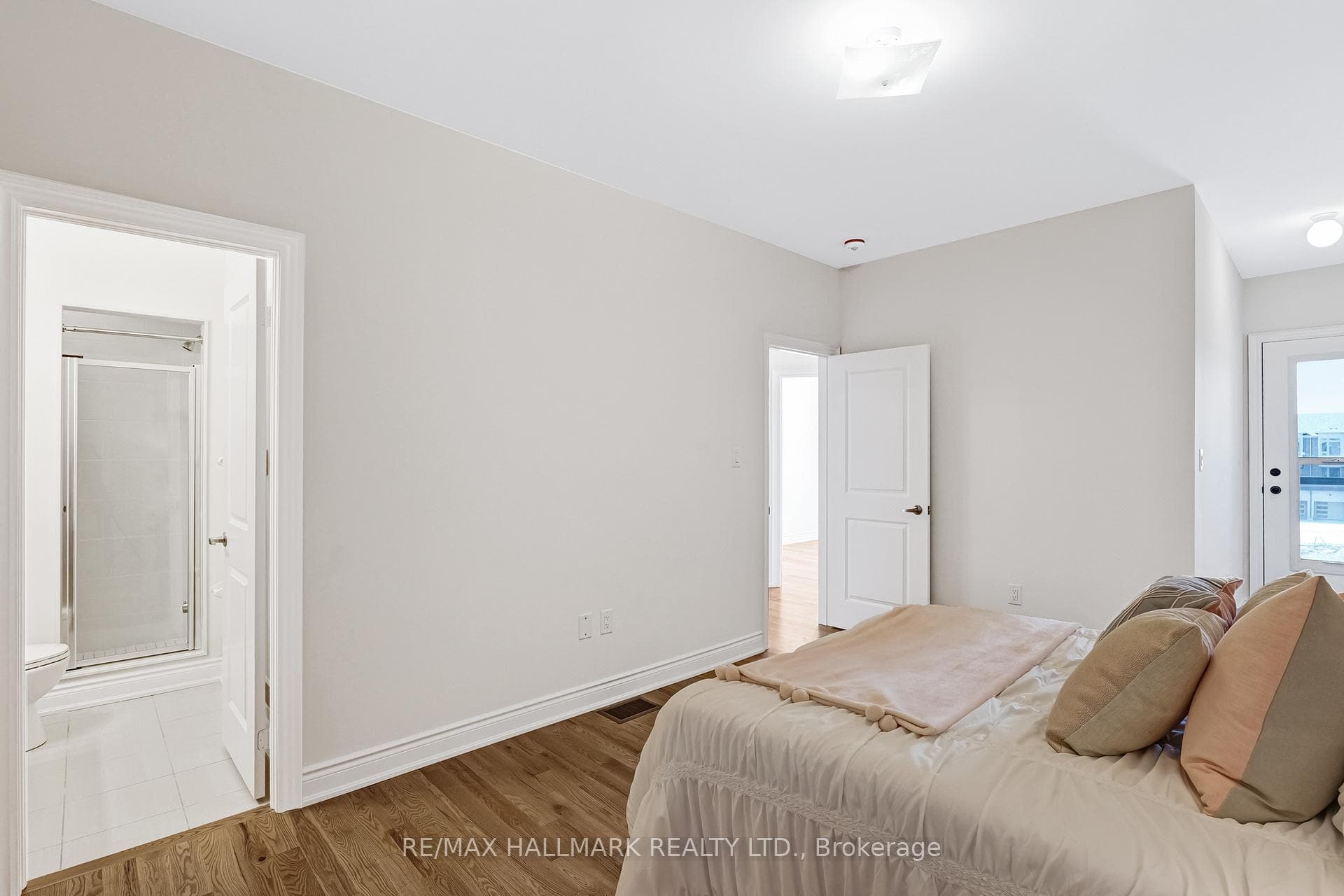 11 Tennant Circle photo 28