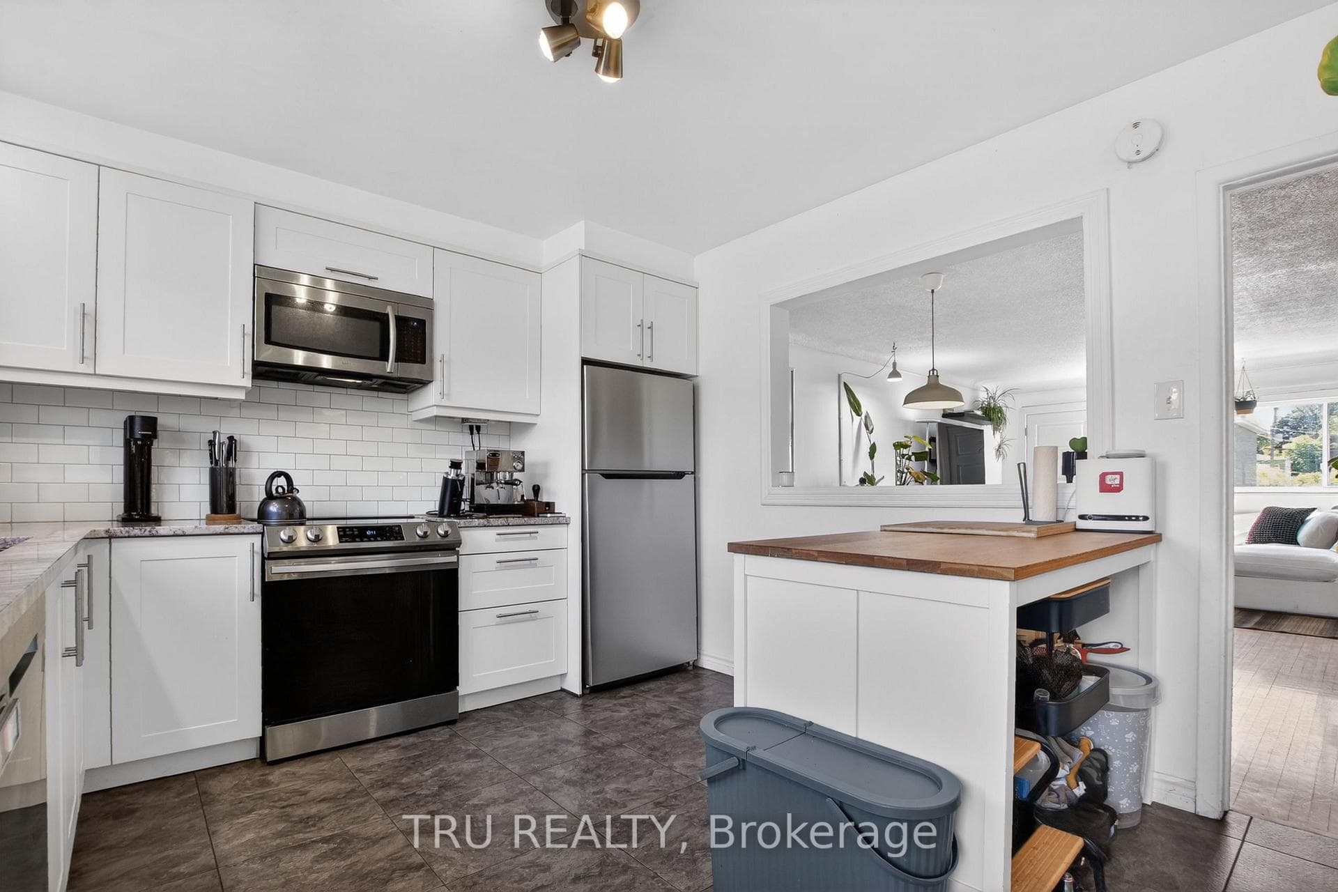 1253 Emperor Avenue photo 11