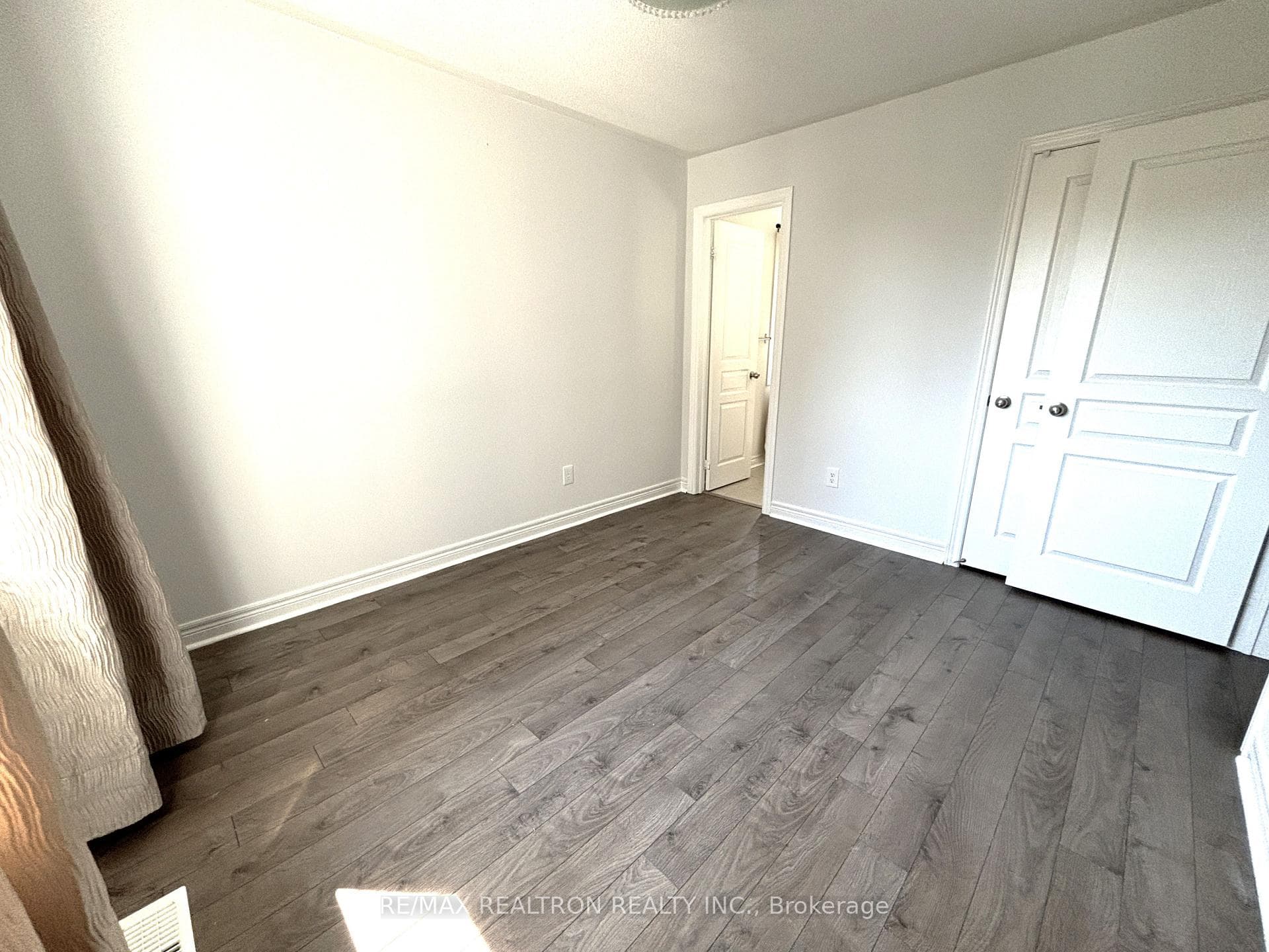 511 William Forster Road photo 23