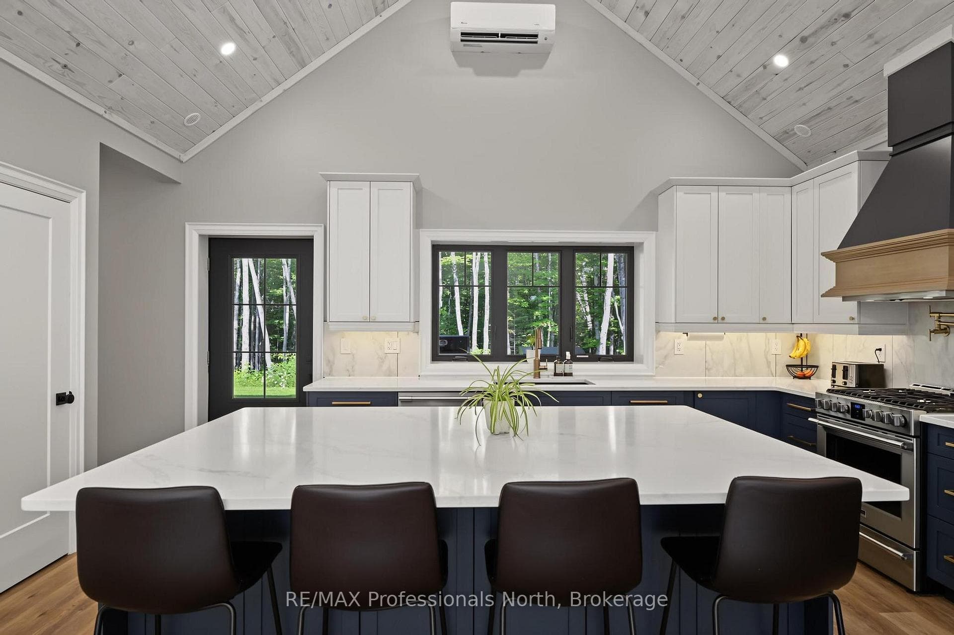 1541 Bobcaygeon Road photo 8