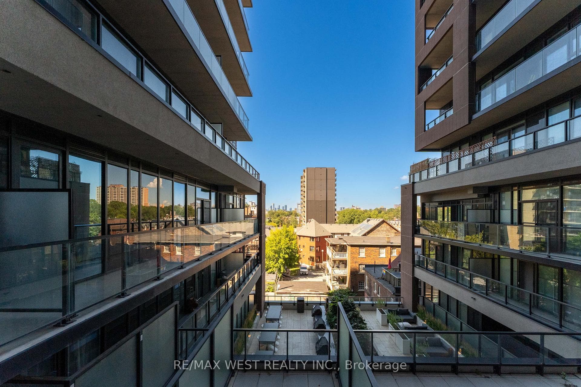 270 Dufferin Street Unit 413 photo 22